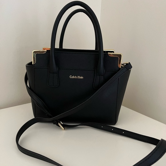 Calvin Klein Handbags - Calvin Klein purse